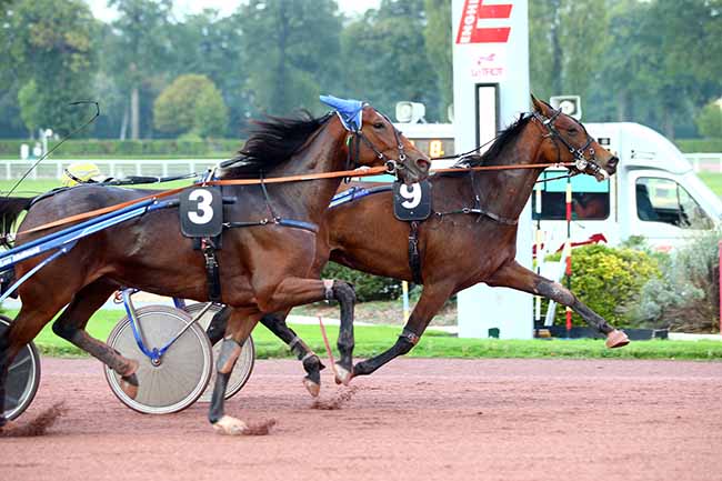 Photo d'arrivée de la course pmu PRIX DE LA PORTE CHAUMONT à ENGHIEN le Mercredi 23 octobre 2019