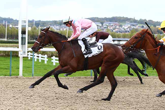 Photo d'arrivée de la course pmu PRIX DE LA VILLA LES ABEILLES à DEAUVILLE le Jeudi 24 octobre 2019