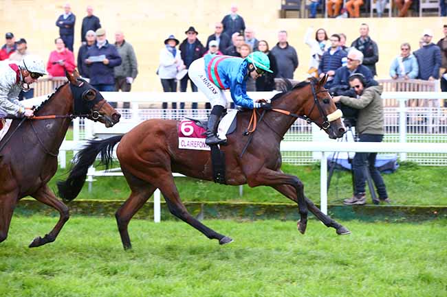 Photo d'arrivée de la course pmu PRIX DE LA SUISSE NORMANDE à CLAIREFONTAINE le Vendredi 25 octobre 2019