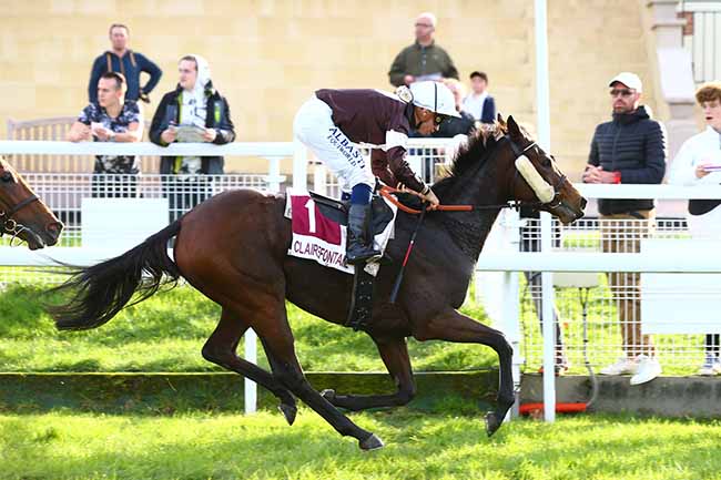 Photo d'arrivée de la course pmu PRIX DE LA COTE FLEURIE à CLAIREFONTAINE le Vendredi 25 octobre 2019