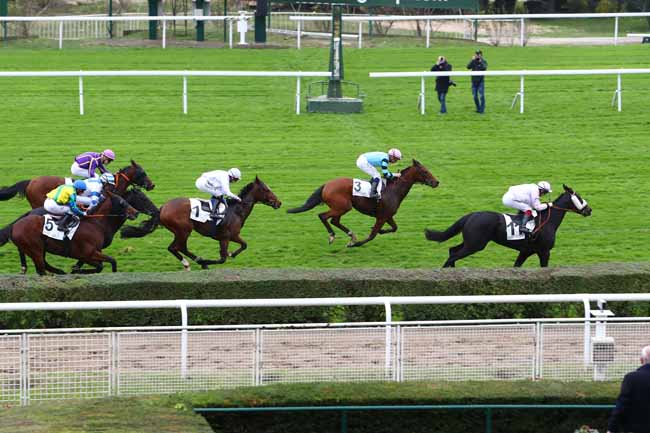 Photo d'arrivée de la course pmu PRIX DU TUNNEL DE SAINT-CLOUD à SAINT-CLOUD le Mercredi 30 octobre 2019