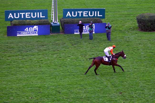 Photo d'arrivée de la course pmu PRIX DE L'ASSOCIATION NATIONALE DES TURFISTES - PRIX OENEAS à AUTEUIL le Samedi 2 novembre 2019