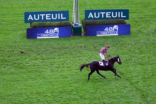 Photo d'arrivée de la course pmu PRIX MAURICE GILLOIS - GRAND STEEPLE-CHASE DES 4 ANS à AUTEUIL le Dimanche 3 novembre 2019