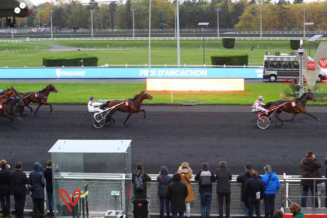 Photo d'arrivée de la course pmu PRIX D'ARCACHON à PARIS-VINCENNES le Lundi 4 novembre 2019