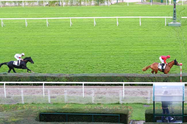 Photo d'arrivée de la course pmu PRIX POLIGLOTE à SAINT-CLOUD le Mardi 5 novembre 2019