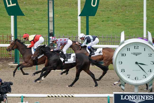 Photo d'arrivée de la course pmu PRIX DE LA CROIX SAINT-RIEUIL à CHANTILLY le Mercredi 6 novembre 2019