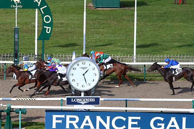 Photo d'arrivée de la course pmu PRIX DU CABINET DES GEMMES à CHANTILLY le Jeudi 7 novembre 2019