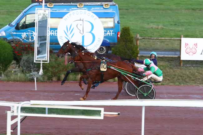 Photo d'arrivée de la course pmu PRIX YVES BOURNAZEL à BORDEAUX-LE BOUSCAT le Mardi 12 novembre 2019