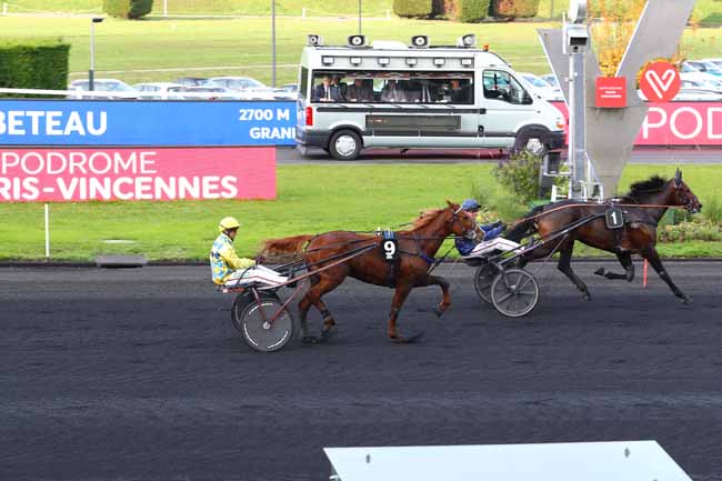 Photo d'arrivée de la course pmu PRIX JEAN-MAURICE BETEAU à PARIS-VINCENNES le Dimanche 17 novembre 2019