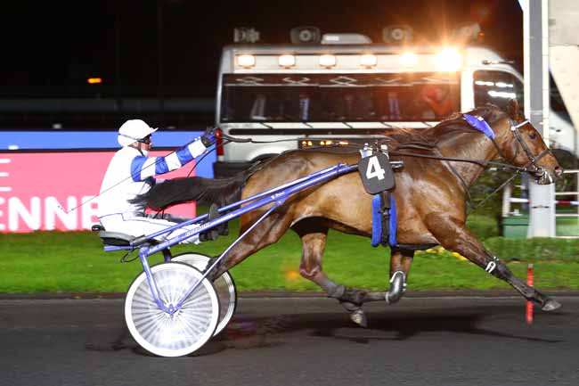 Photo d'arrivée de la course pmu PRIX TRITON à PARIS-VINCENNES le Vendredi 22 novembre 2019