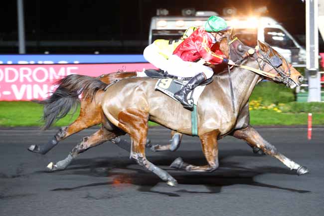 Photo d'arrivée de la course pmu PRIX WALPURGA à PARIS-VINCENNES le Vendredi 22 novembre 2019