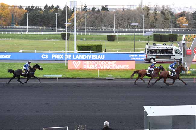 Photo d'arrivée de la course pmu PRIX DE LANDIVISIAU à PARIS-VINCENNES le Lundi 25 novembre 2019