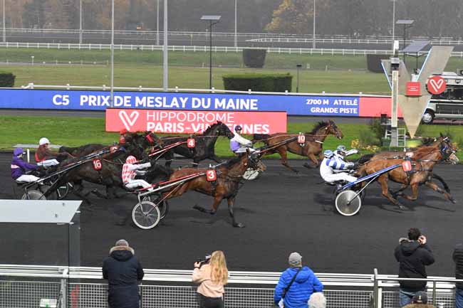 Photo d'arrivée de la course pmu PRIX DE MESLAY-DU-MAINE à PARIS-VINCENNES le Lundi 25 novembre 2019