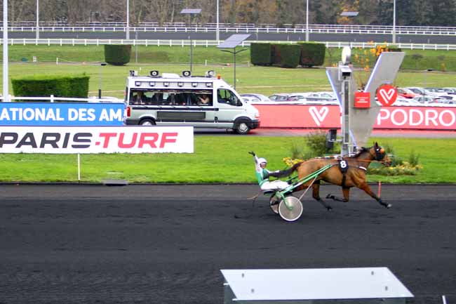 Photo d'arrivée de la course pmu FINALE DU GRAND NATIONAL DES AMATEURS à PARIS-VINCENNES le Dimanche 1 décembre 2019