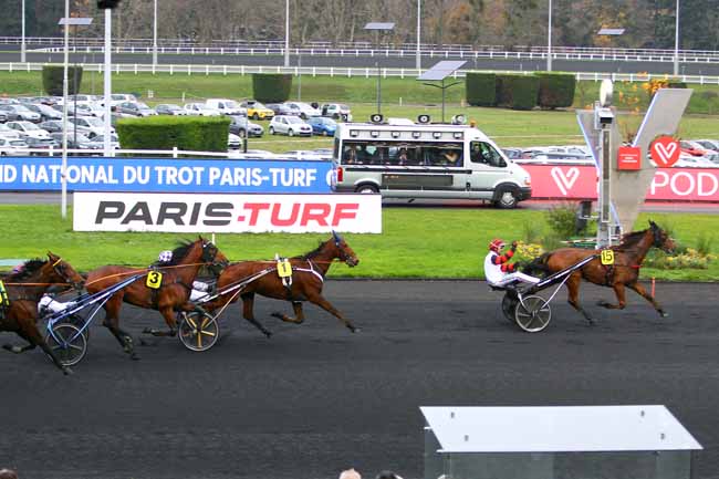 Photo d'arrivée de la course pmu FINALE GRAND NATIONAL DU TROT PARIS-TURF à PARIS-VINCENNES le Dimanche 1 décembre 2019