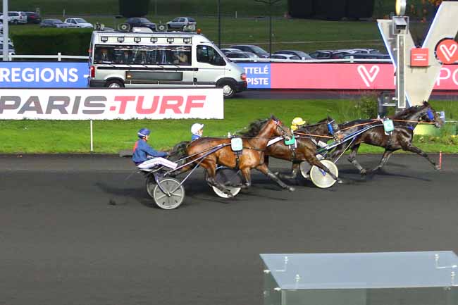 Photo d'arrivée de la course pmu LETROT OPEN DES REGIONS - 4 ANS à PARIS-VINCENNES le Dimanche 1 décembre 2019