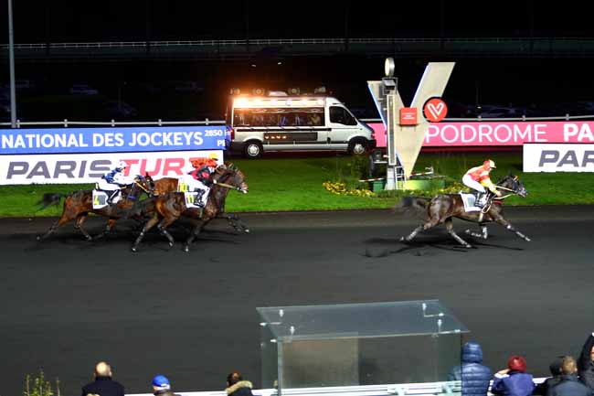 Photo d'arrivée de la course pmu FINALE DU GRAND NATIONAL DES JOCKEYS à PARIS-VINCENNES le Dimanche 1 décembre 2019