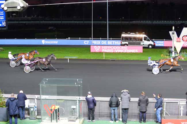Photo d'arrivée de la course pmu PRIX DE BETHUNE à PARIS-VINCENNES le Lundi 2 décembre 2019
