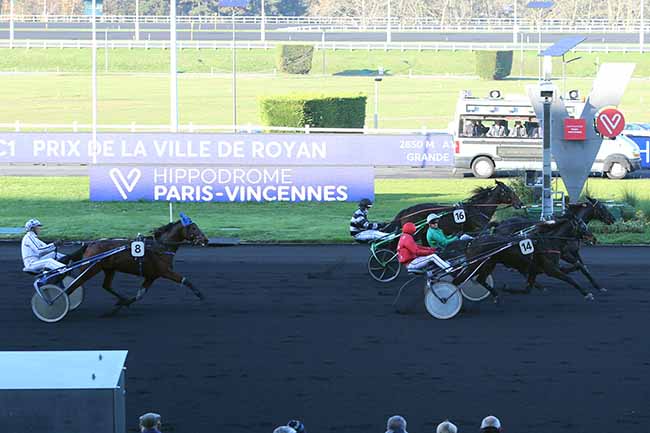 Photo d'arrivée de la course pmu PRIX DE LA VILLE DE ROYAN à PARIS-VINCENNES le Mercredi 4 décembre 2019