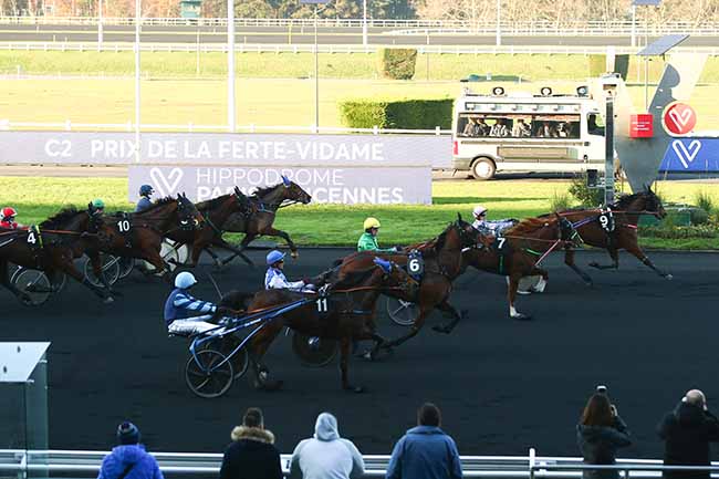 Photo d'arrivée de la course pmu PRIX DE LA FERTE-VIDAME à PARIS-VINCENNES le Mercredi 4 décembre 2019