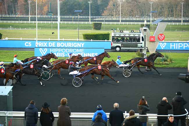 Photo d'arrivée de la course pmu PRIX DE BOURIGNY à PARIS-VINCENNES le Mercredi 4 décembre 2019