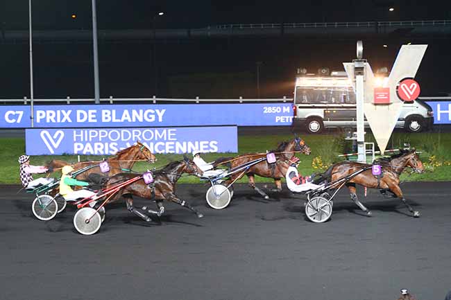 Photo d'arrivée de la course pmu PRIX DE BLANGY à PARIS-VINCENNES le Jeudi 5 décembre 2019