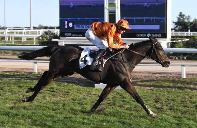 Photo d'arrivée de la course pmu PRIX DU MONT VIAL à CAGNES-SUR-MER le Lundi 9 décembre 2019