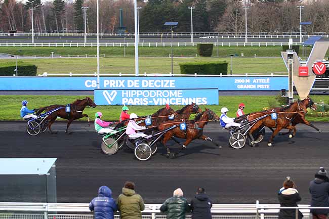 Photo d'arrivée de la course pmu PRIX DE DECIZE à PARIS-VINCENNES le Lundi 9 décembre 2019