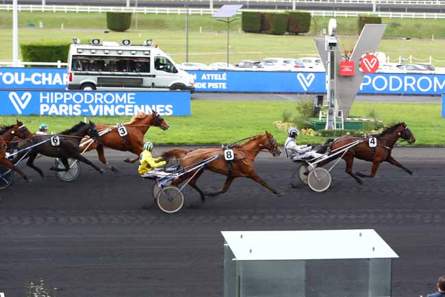 Photo d'arrivée de la course pmu PRIX POITOU-CHARENTES à PARIS-VINCENNES le Mercredi 11 décembre 2019
