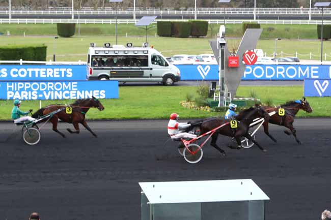Photo d'arrivée de la course pmu PRIX DE VILLERS-COTTERETS à PARIS-VINCENNES le Mercredi 11 décembre 2019