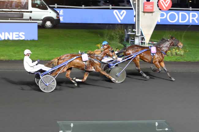 Photo d'arrivée de la course pmu PRIX DE MOULINS à PARIS-VINCENNES le Mercredi 11 décembre 2019