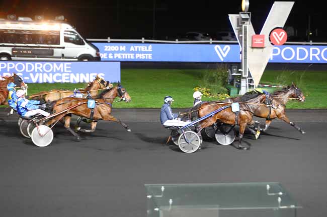Photo d'arrivée de la course pmu PRIX DE NALLIERS à PARIS-VINCENNES le Mercredi 11 décembre 2019