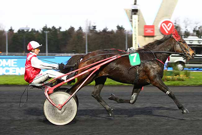 Photo d'arrivée de la course pmu PRIX DE BEAUPREAU à PARIS-VINCENNES le Jeudi 12 décembre 2019