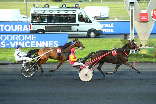 Photo d'arrivée de la course pmu PRIX DE LA TOURAINE à PARIS-VINCENNES le Vendredi 13 décembre 2019