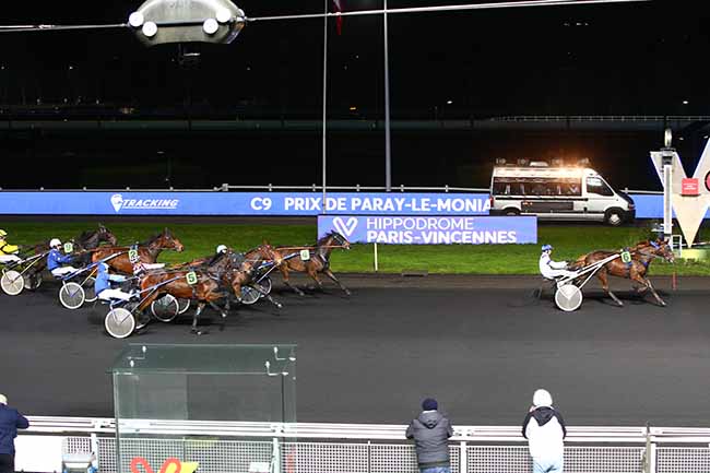 Photo d'arrivée de la course pmu PRIX DE PARAY-LE-MONIAL à PARIS-VINCENNES le Samedi 14 décembre 2019