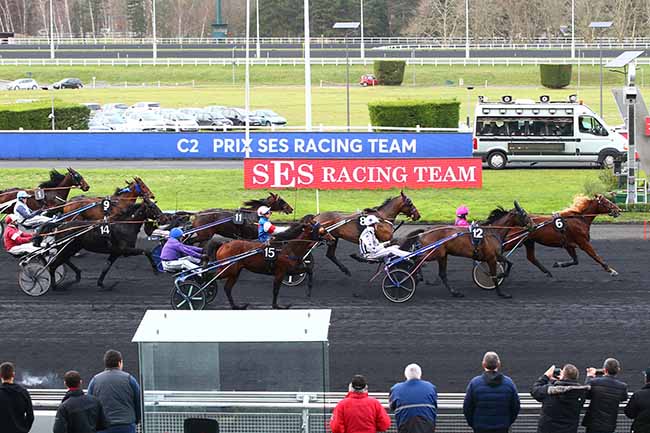Photo d'arrivée de la course pmu PRIX DE LUXE à PARIS-VINCENNES le Dimanche 15 décembre 2019