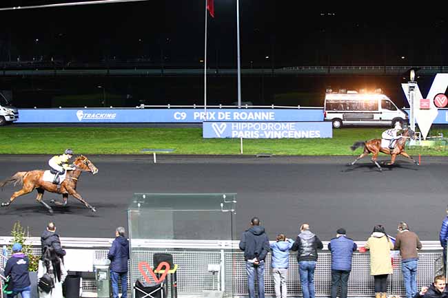 Photo d'arrivée de la course pmu PRIX DE ROANNE à PARIS-VINCENNES le Dimanche 15 décembre 2019