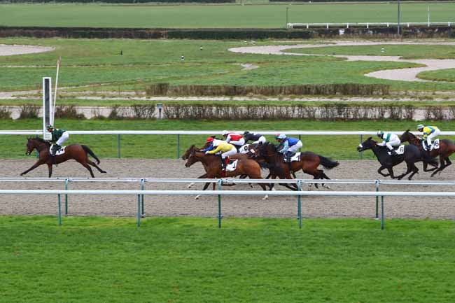 Photo d'arrivée de la course pmu PRIX DU PONT DE LA PIERRE à DEAUVILLE le Lundi 16 décembre 2019