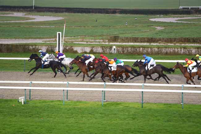 Photo d'arrivée de la course pmu PRIX DE SAINT-VAAST-LA-HOUGUE à DEAUVILLE le Lundi 16 décembre 2019