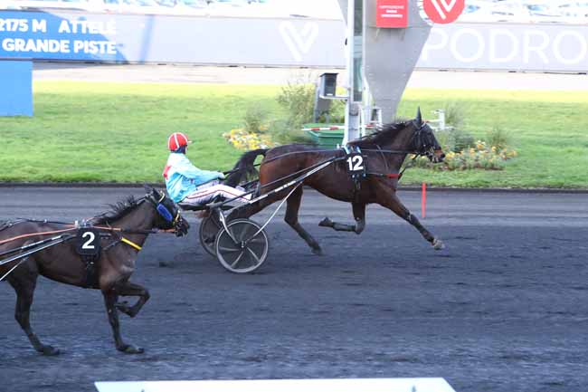 Photo d'arrivée de la course pmu PRIX UNE DE MAI à PARIS-VINCENNES le Vendredi 20 décembre 2019