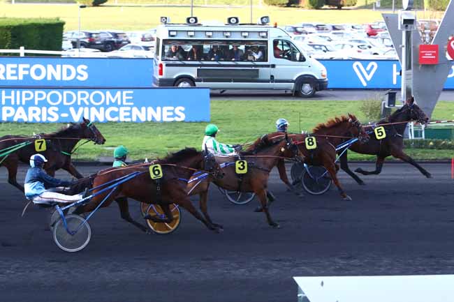 Photo d'arrivée de la course pmu PRIX DE PIERREFONDS à PARIS-VINCENNES le Vendredi 20 décembre 2019