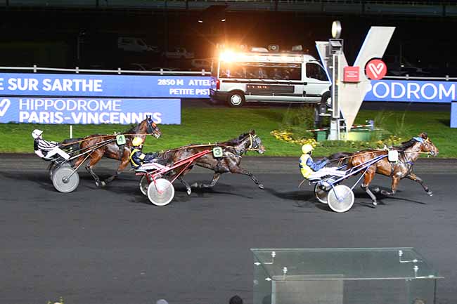 Photo d'arrivée de la course pmu PRIX DU MELE-SUR-SARTHE à PARIS-VINCENNES le Dimanche 22 décembre 2019