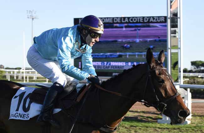 Photo d'arrivée de la course pmu PRIX DU CAP FERRAT à CAGNES-SUR-MER le Mardi 24 décembre 2019