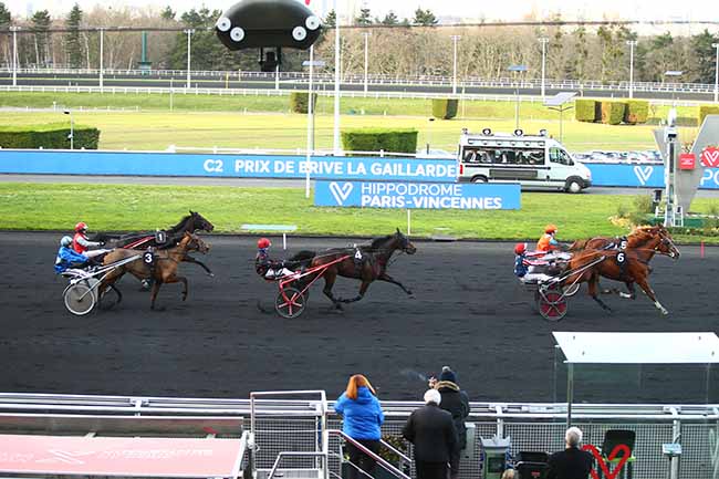 Photo d'arrivée de la course pmu PRIX DE BRIVE-LA-GAILLARDE à PARIS-VINCENNES le Mercredi 25 décembre 2019