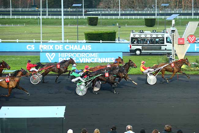 Photo d'arrivée de la course pmu PRIX DE CHALAIS à PARIS-VINCENNES le Mercredi 25 décembre 2019