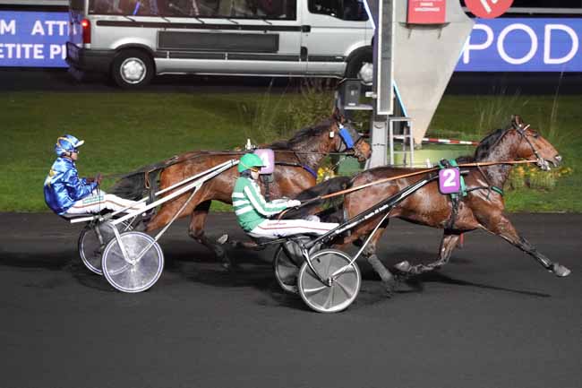 Photo d'arrivée de la course pmu PRIX DE BONNIEUX à PARIS-VINCENNES le Jeudi 26 décembre 2019