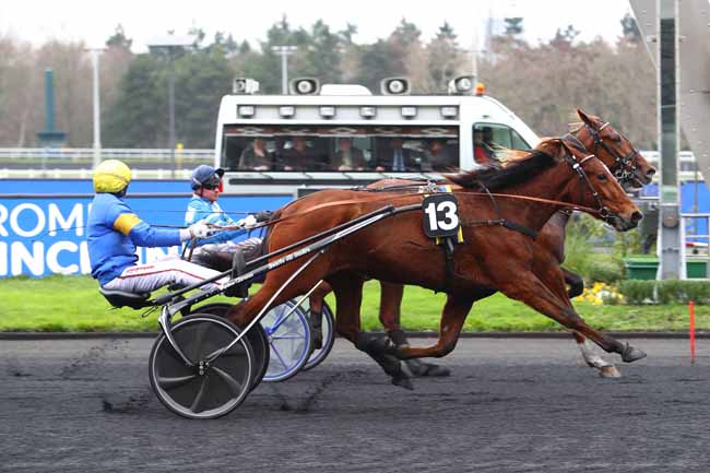 Photo d'arrivée de la course pmu PRIX DE CHATEAU-CHINON à PARIS-VINCENNES le Vendredi 27 décembre 2019