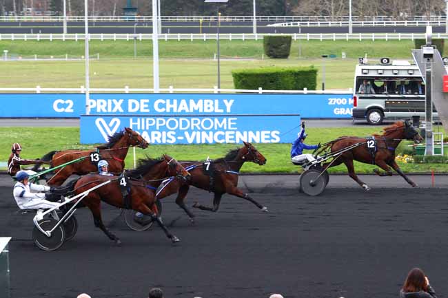 Photo d'arrivée de la course pmu PRIX DE CHAMBLY à PARIS-VINCENNES le Samedi 28 décembre 2019
