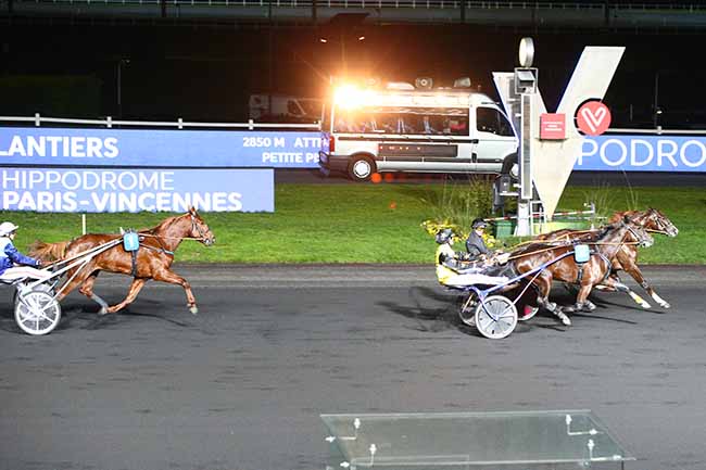 Photo d'arrivée de la course pmu PRIX DES EGLANTIERS à PARIS-VINCENNES le Samedi 28 décembre 2019