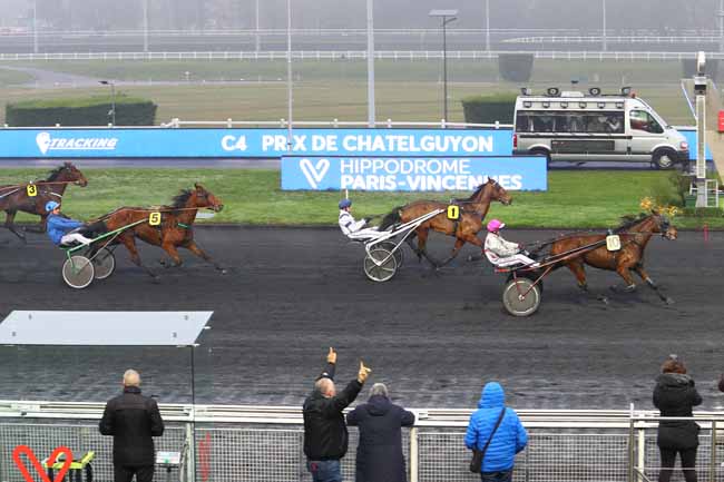 Photo d'arrivée de la course pmu PRIX DE CHATELGUYON à PARIS-VINCENNES le Mercredi 1 janvier 2020